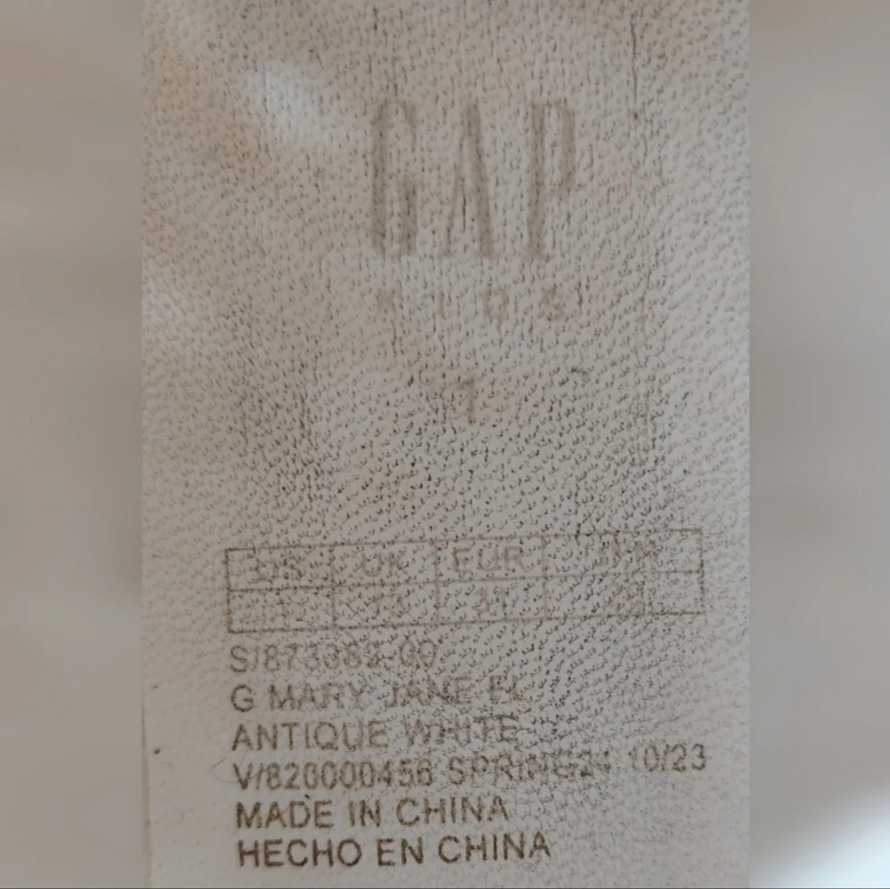 Gap Kids Girls Mary Jane Flats w/ Perforated Detail, Antique White Size 1